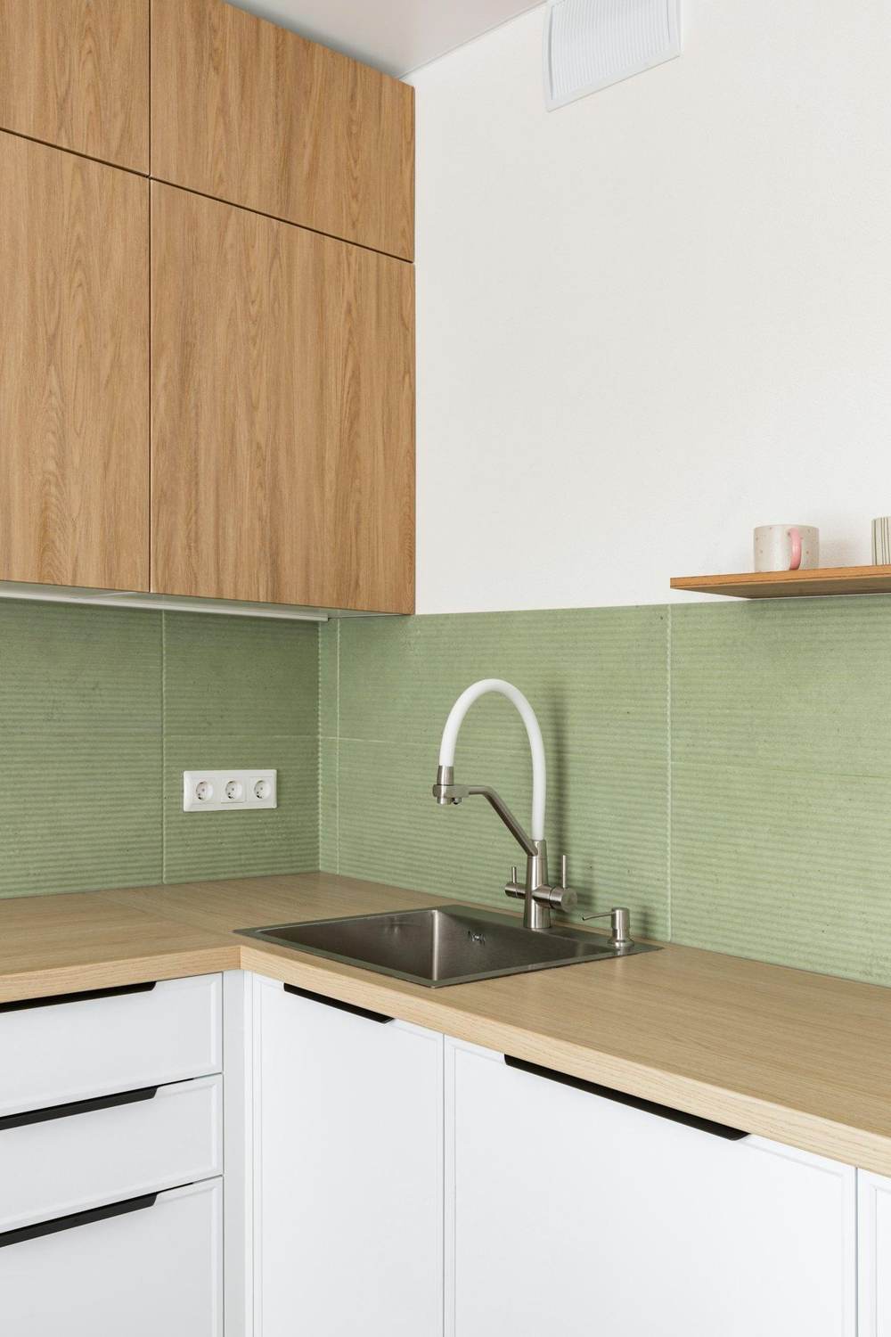 Choosing cabinets for a dry desert climate